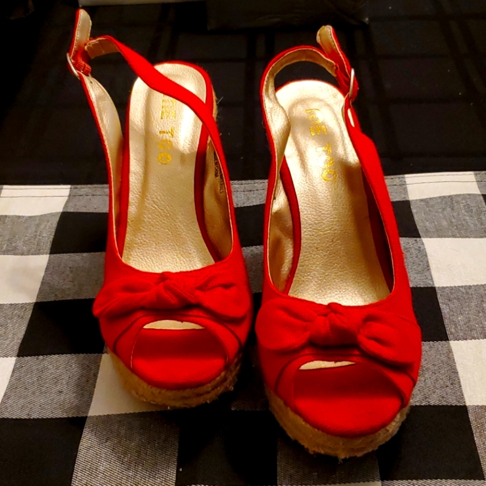 Me Too Wedges gently used in original box.